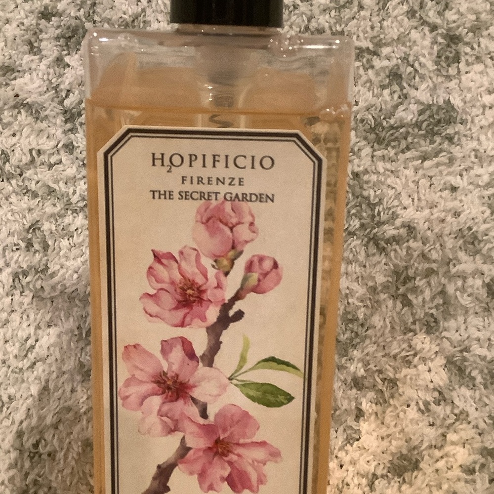 Hopificio Firenze The Secret Garden Scented Magnolia Blossoms Hand Soap NWT - Picture 3 of 16